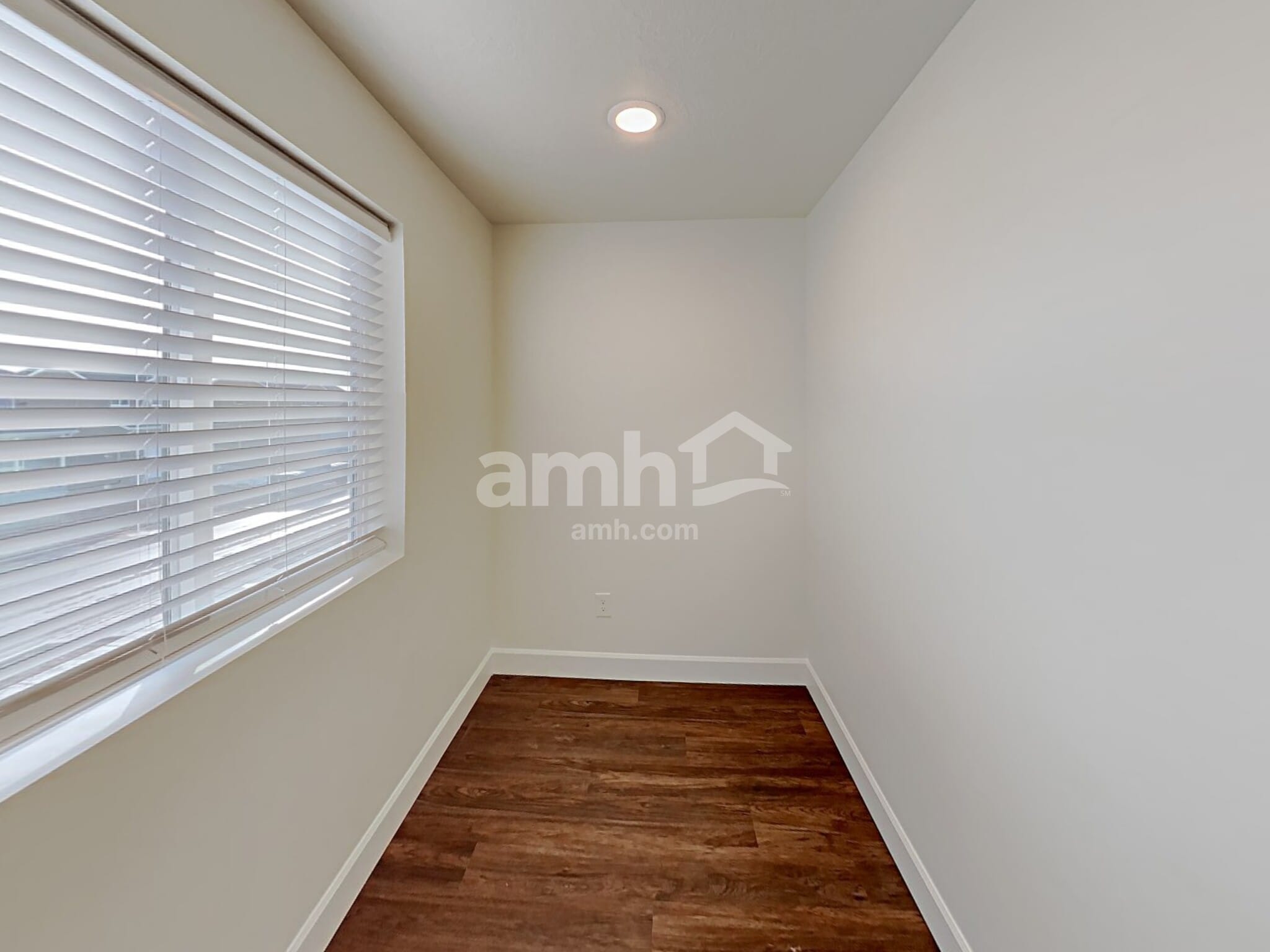 Building Photo - 2431 E Frontier St