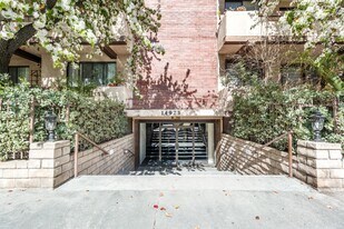 Building Photo - 14923 Moorpark St