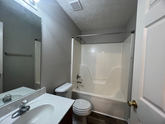 Building Photo - 1510 Center Pointe Dr