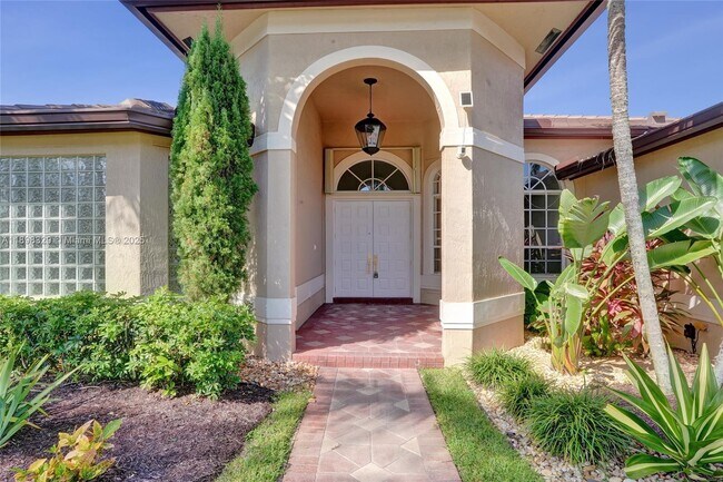 Building Photo - 2553 Jardin Manor