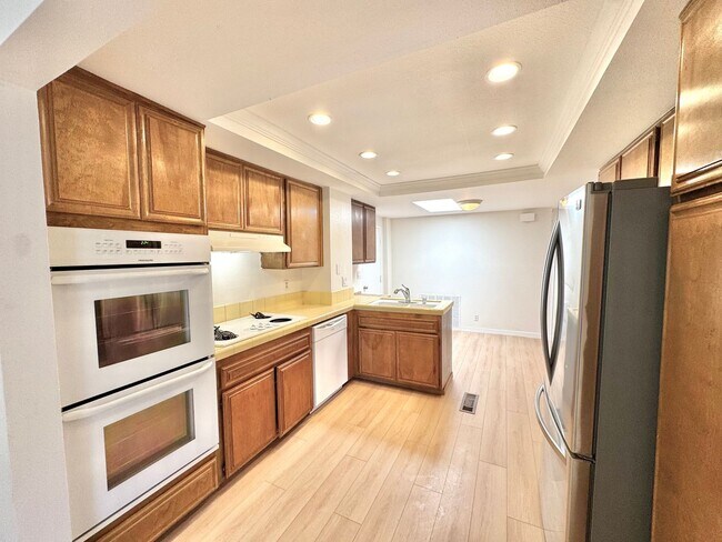 Building Photo - AVAILABLE NOW: BIG College Area Townhome 4bd/2.5ba HUGE garage, AC, pool, W/D