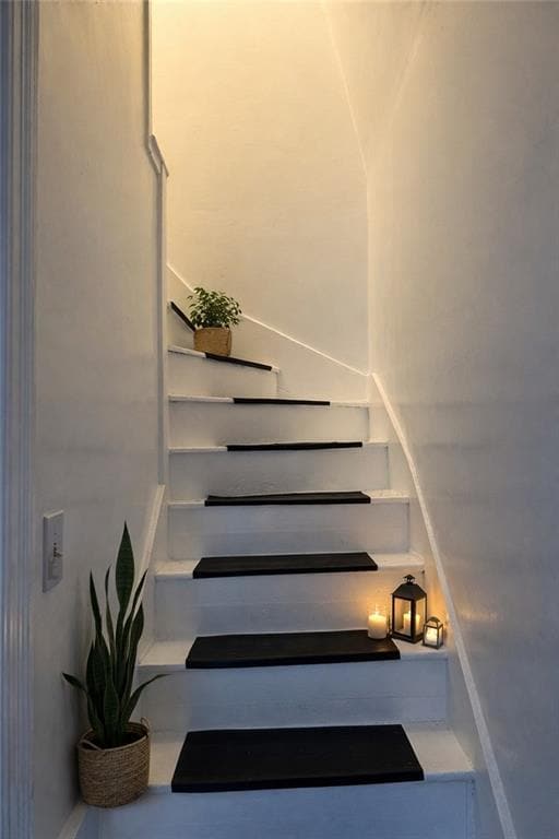 Building Photo - 212-212 N Main St