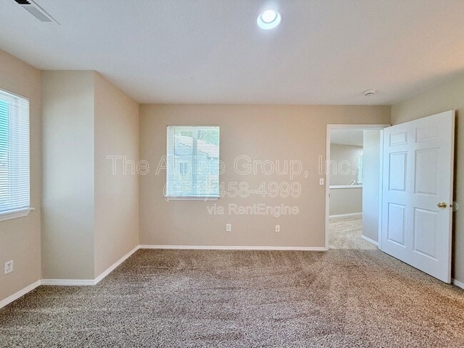Building Photo - 3986 SW Pinewood Way