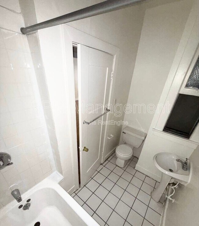 Building Photo - 1825 Ivar Ave