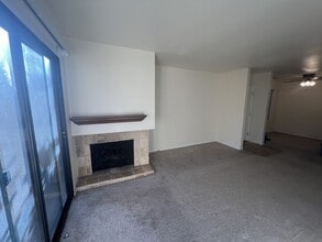 Building Photo - 539 Woodside Oaks