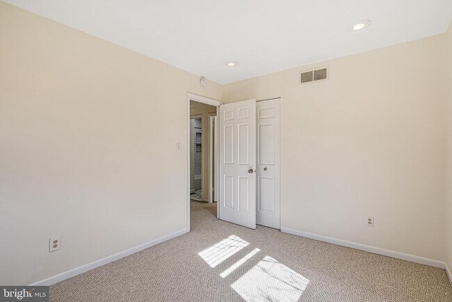 Building Photo - 510 Retford Dr