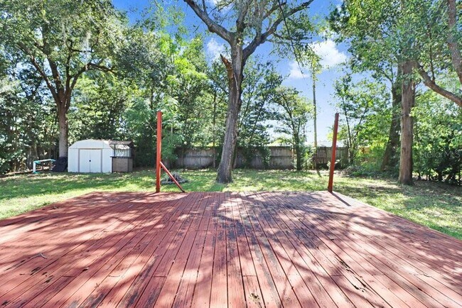 Building Photo - 1131 Dogwood Ave