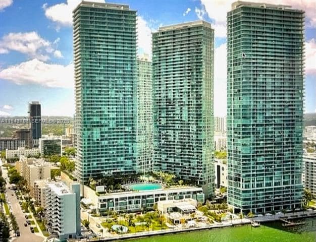 Building Photo - 480 NE 31st St