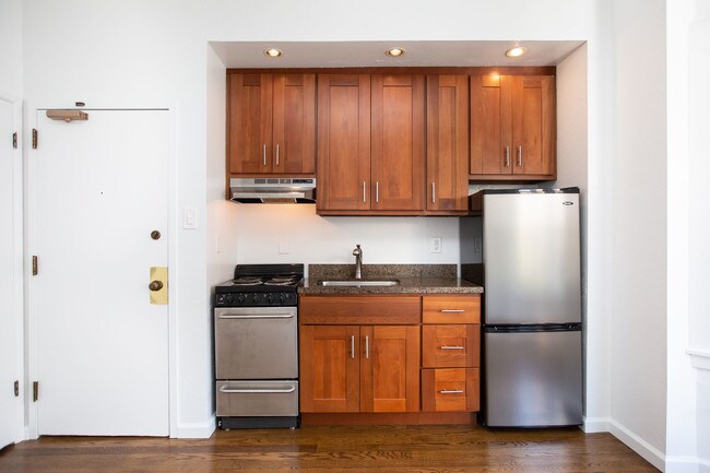 Building Photo - 977 Pine