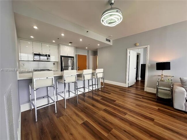 Building Photo - 7601 E Treasure Dr