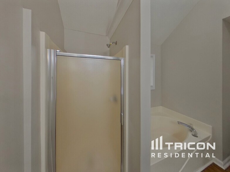 Building Photo - 408 Crested View Dr