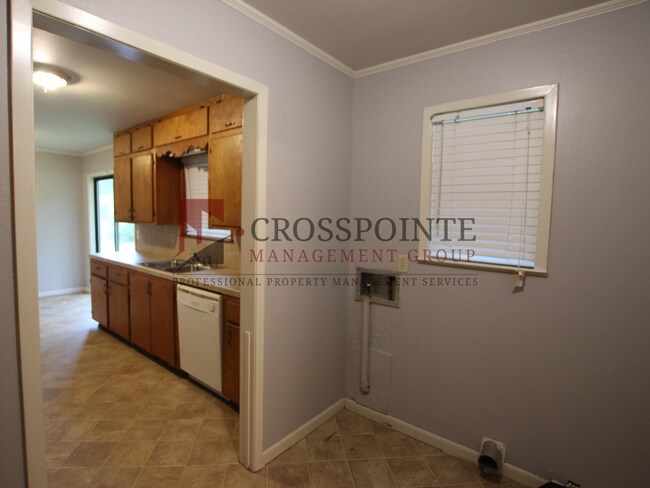 Building Photo - Beautiful 3 bedroom 2 bath home in Flint! Lease Take Over!