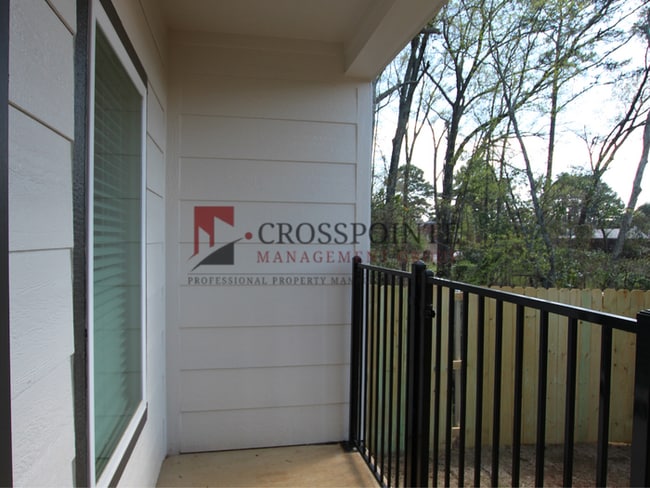 Building Photo - Stunning 2 Bed 2.5 Bath 1 Car Garage Townhome in Tyler!