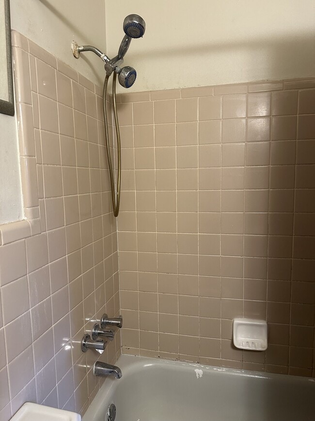 Building Photo - Duplex at NE 17th