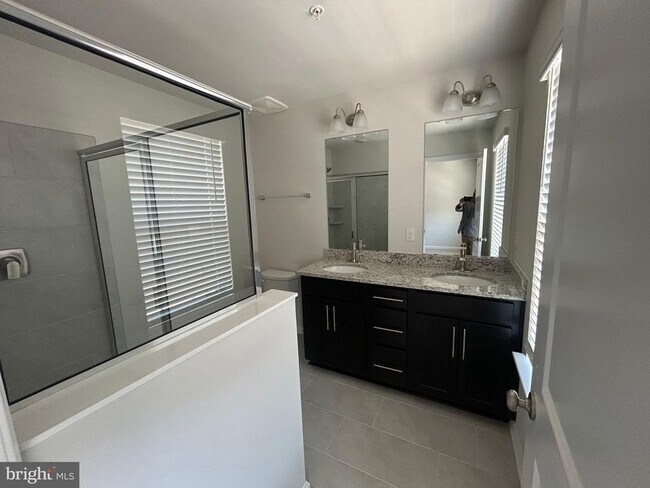 Building Photo - 5042 Silver Oak Dr