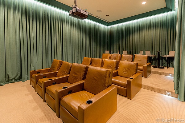 Building Photo - 2550 N Lakeview Ave