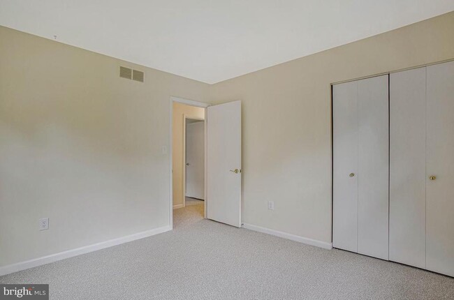 Building Photo - 607 Ridge Dr