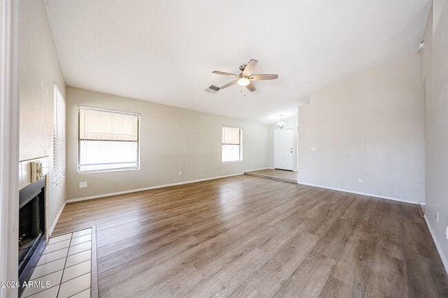 Building Photo - 6320 W Paradise Ln