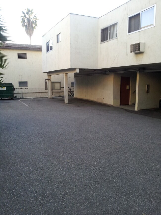 Building Photo - 220 W Spazier Ave