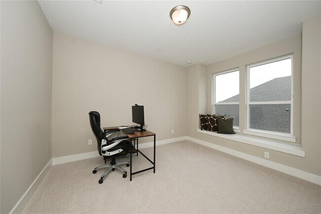 Building Photo - 413 Stratus View Ct