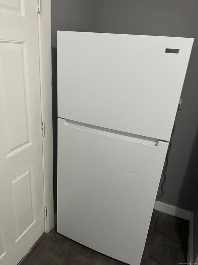 Building Photo - 402 Bond St