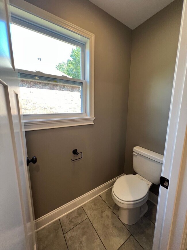 Building Photo - Lenoir City 37771 - Available 6/1/26, 3 bedroom, 2 bath home - Contact Chad Weeks (865)567-6193