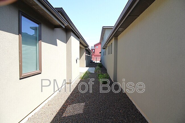 Building Photo - 3845 S Eckert Rd