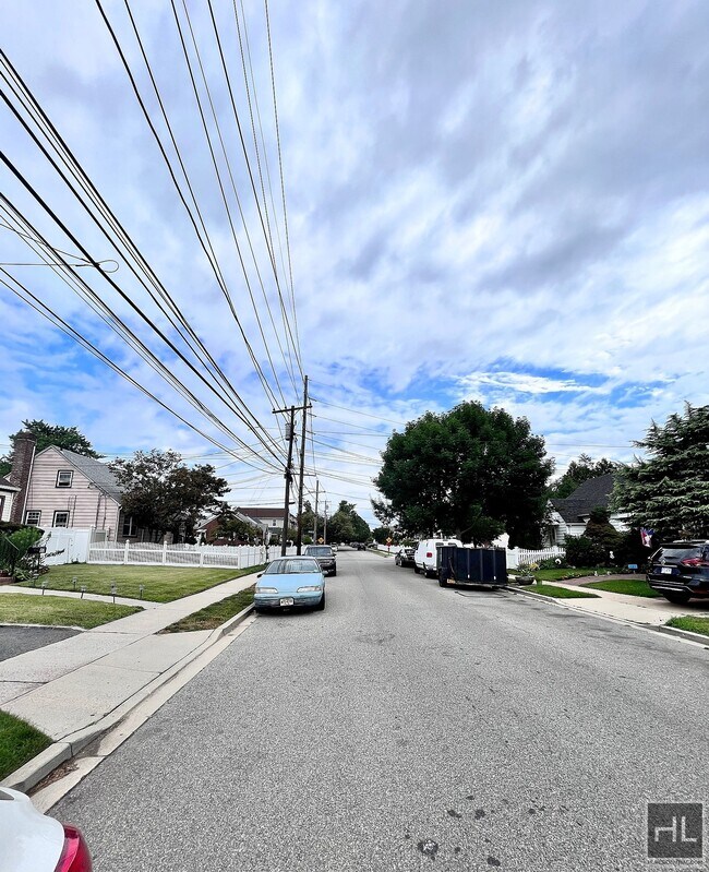 1268 Hempstead Turnpike, 2B, Elmont, NY 11003 1268 Hempstead Turnpike