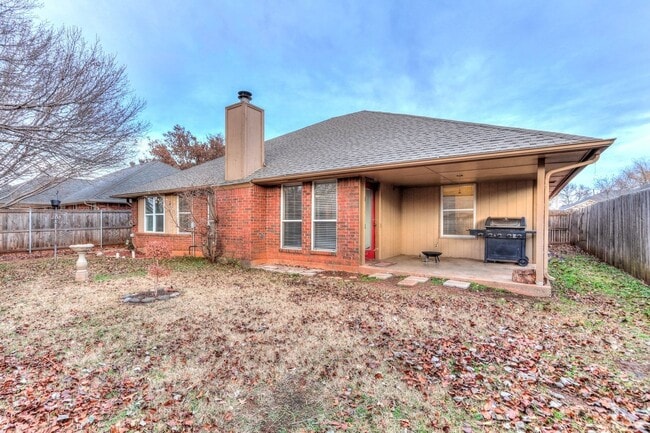 Building Photo - 3 bed 2 bath home in Edmond