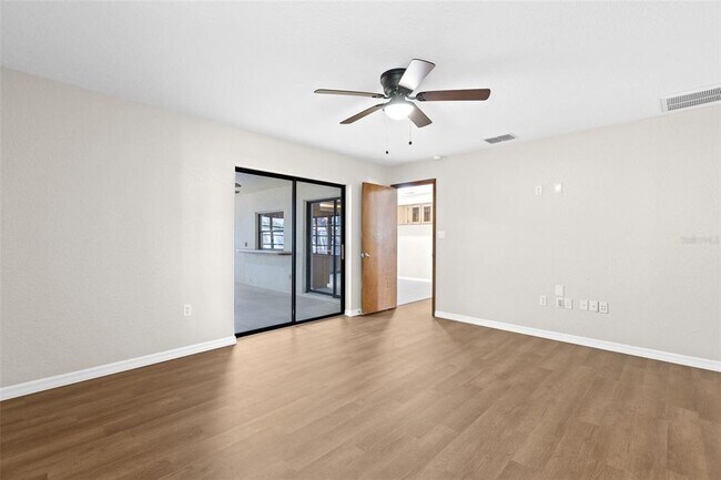 Building Photo - 8829 Bermuda Ln