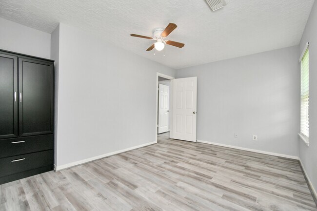 Building Photo - 2707 Blue Mist Dr