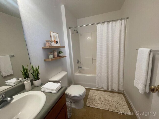 Building Photo - Walk-in Affordable 3 Bedroom 2 Bath walk in , in the Heart of Branson