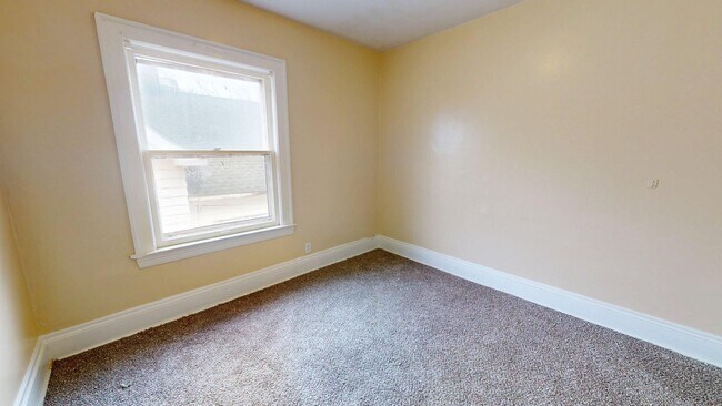 Building Photo - 3045 E 130th St