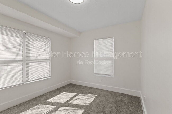 Building Photo - 2918 Ruckle St