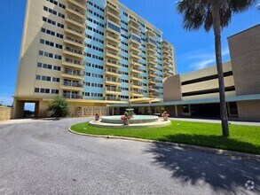 Building Photo - 1BR/1BA waterfront condo with golf course ...