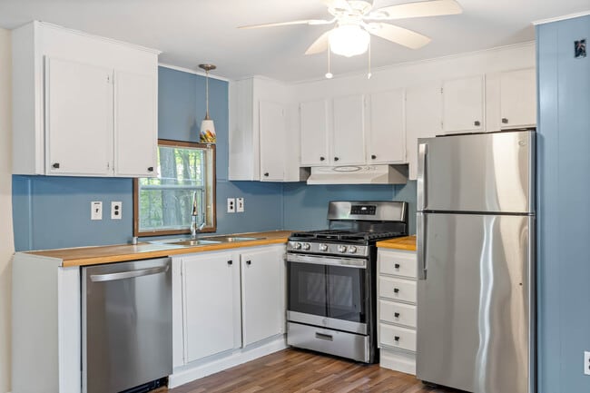 Building Photo - 34490 Virginia Dr
