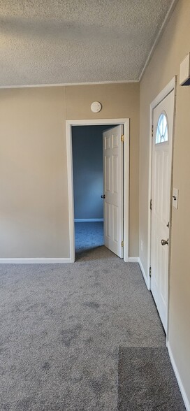 Building Photo - 225 Bay Ave