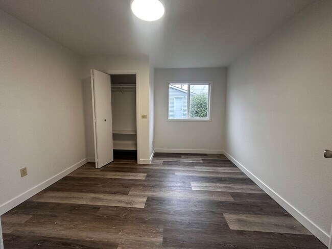 Building Photo - 141