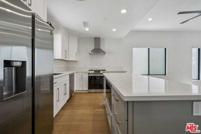 Building Photo - 6521 Homewood Ave