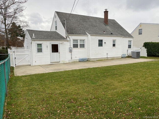 Building Photo - 25 Woodhollow Rd