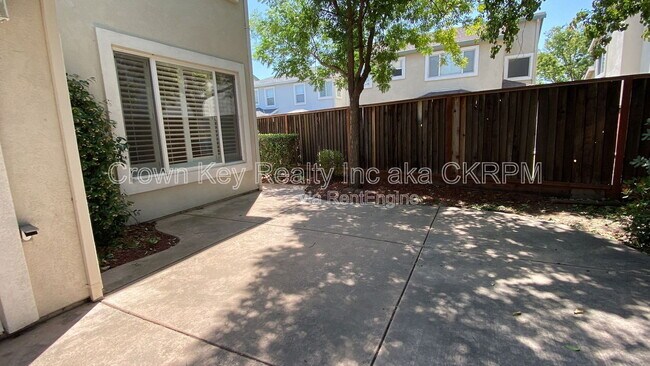 Building Photo - 673 Nacomis Ct