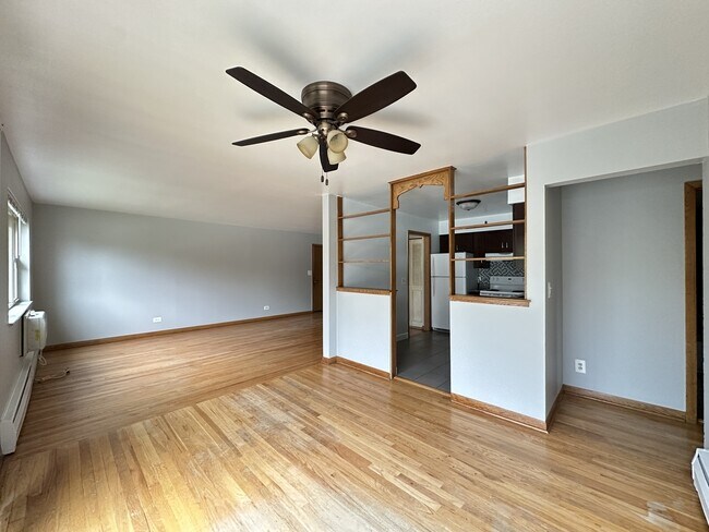 Building Photo - 1026 S River Rd