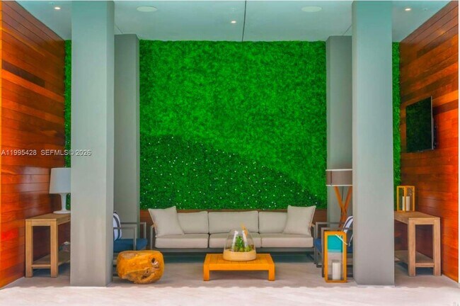 Building Photo - 2831 S Bayshore Dr