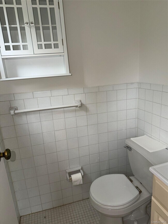 Building Photo - 27 Bon Aire Cir