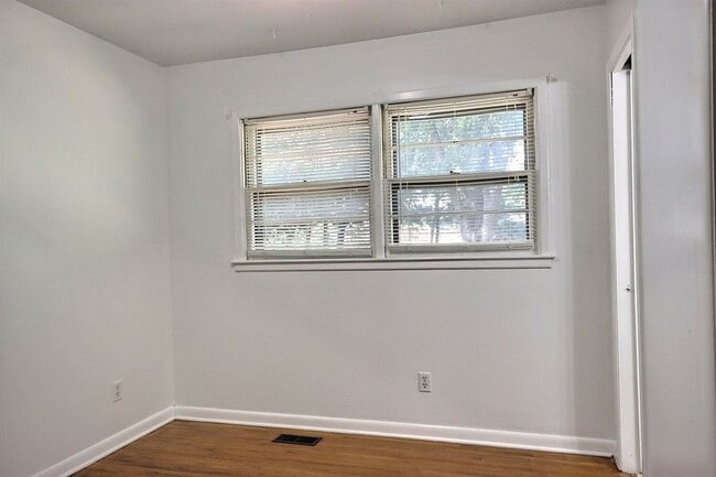 Building Photo - 8306 E Indianapolis St