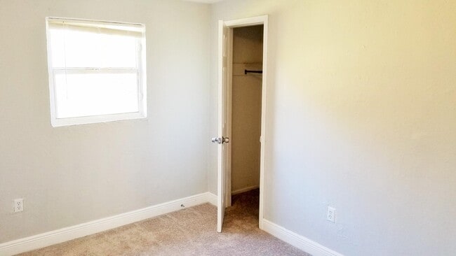 Building Photo - 2176 Highland Ave