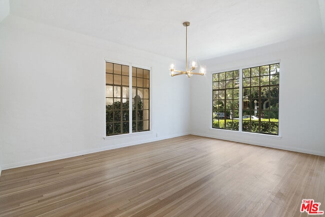 Building Photo - 342 N Orange Dr