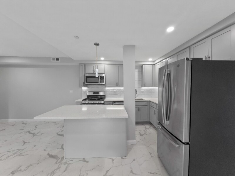 Building Photo - 225-235 Essex St