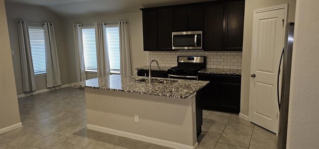 Building Photo - 7519 Highland Chase Dr