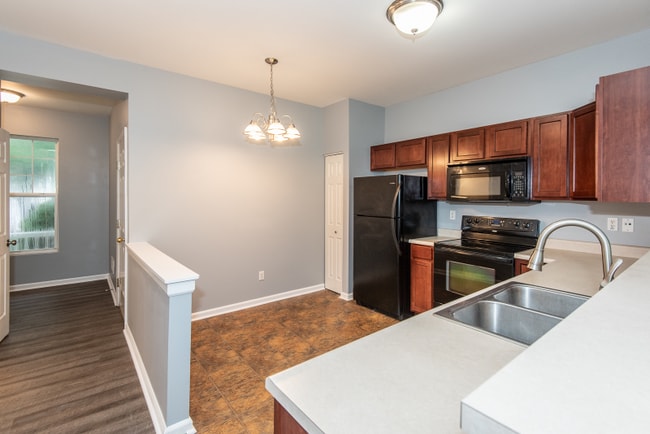 Building Photo - 4839 Heritage Heights Cir
